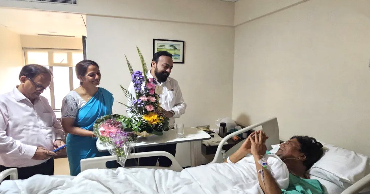 राजेश शर्मा का हालचाल जानने मणिपाल अस्पताल पहुंचे खेल मंत्री डॉ. इंद्रनील खान